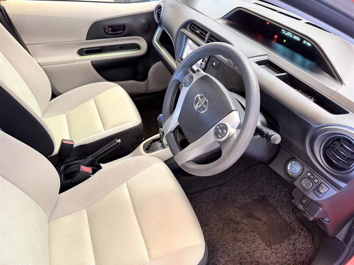 2014 Toyota Aqua thumbnail