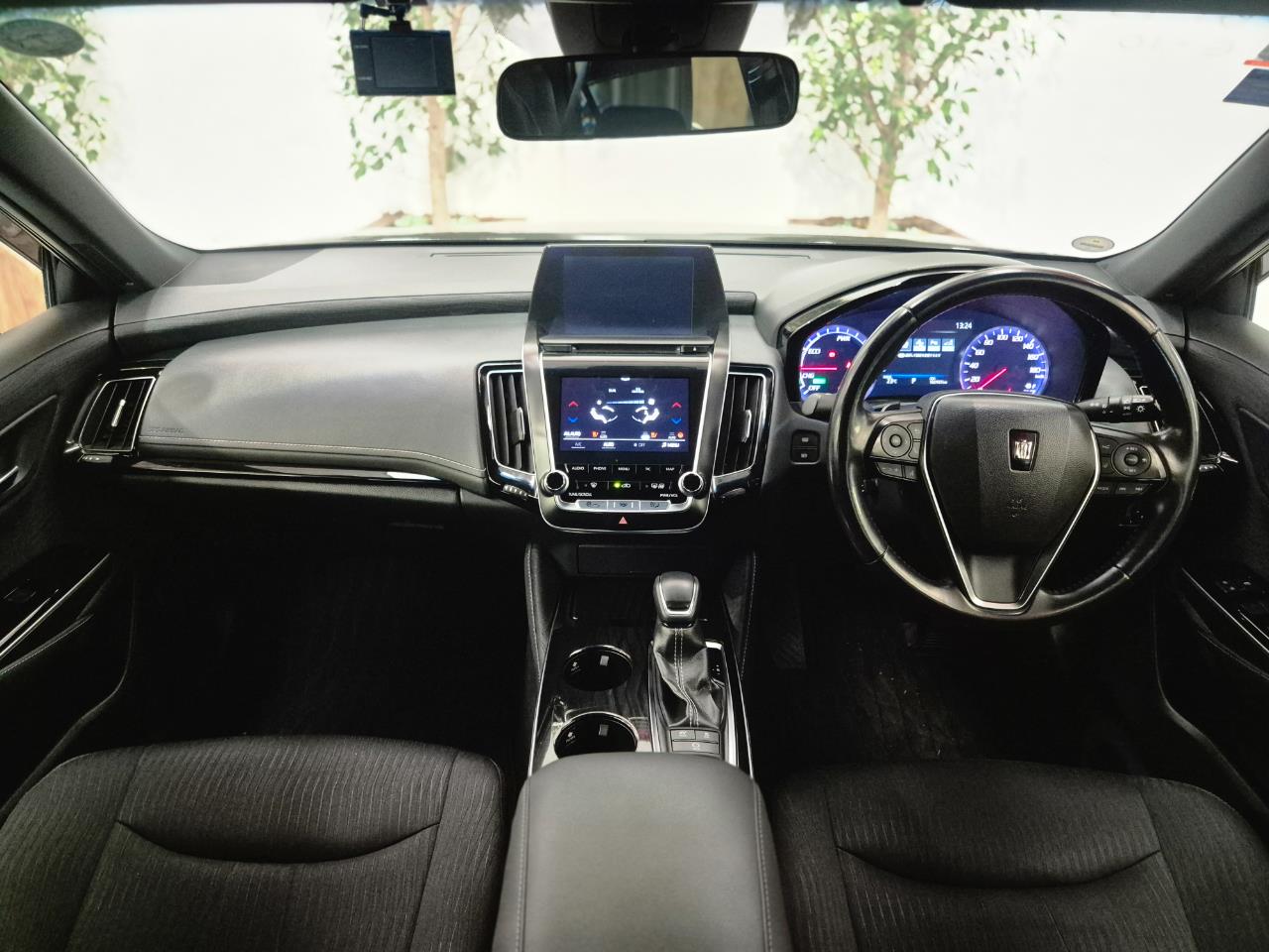 2020 Toyota CROWN thumbnail