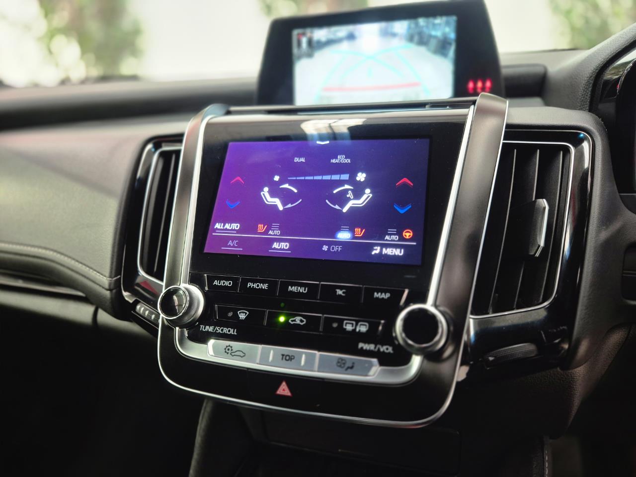 2020 Toyota CROWN thumbnail
