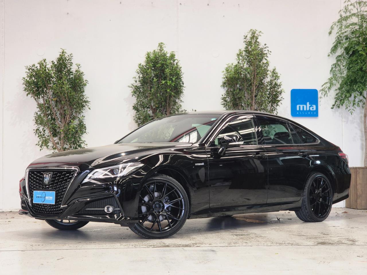 2020 Toyota CROWN thumbnail