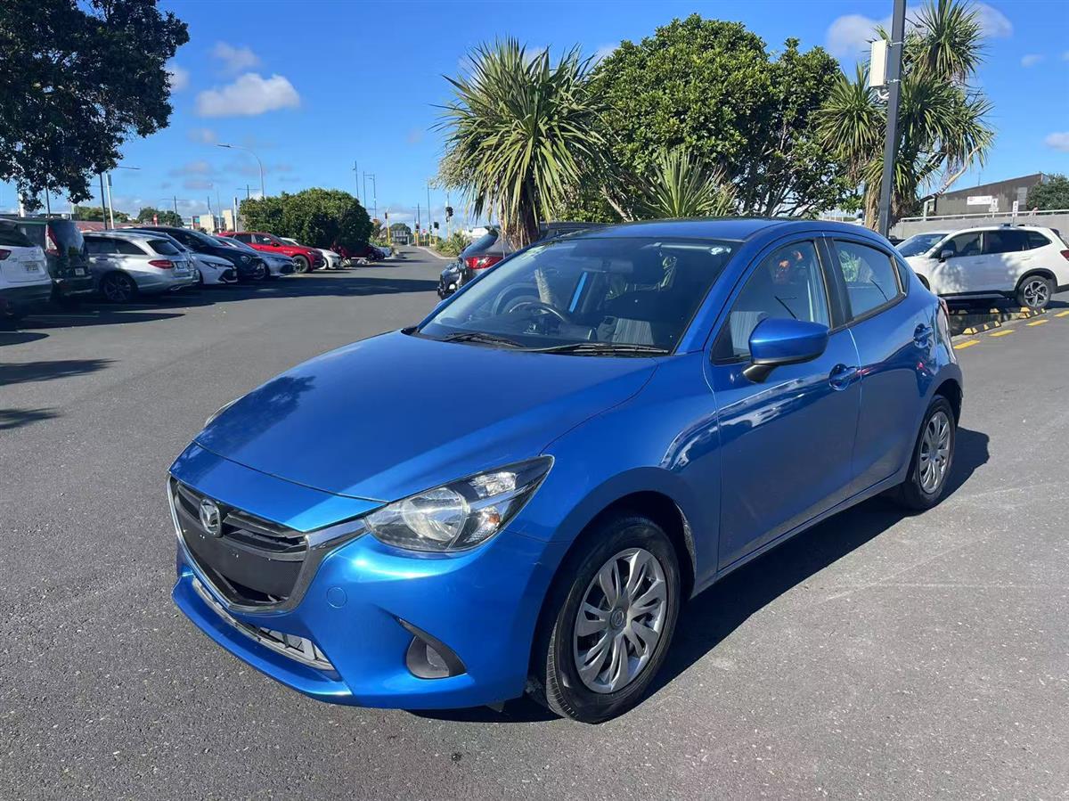 2015 Mazda Demio thumbnail