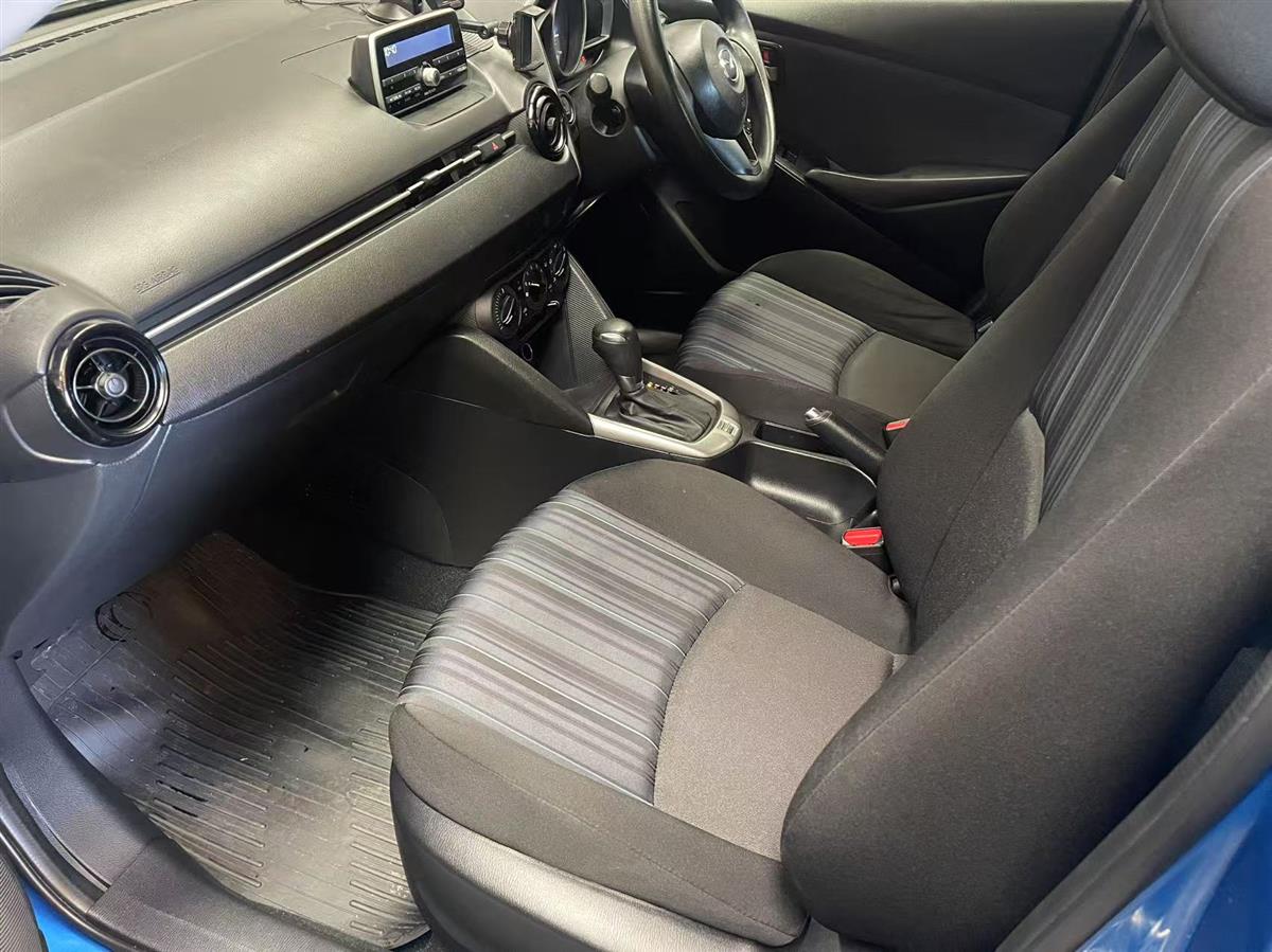 2015 Mazda Demio thumbnail