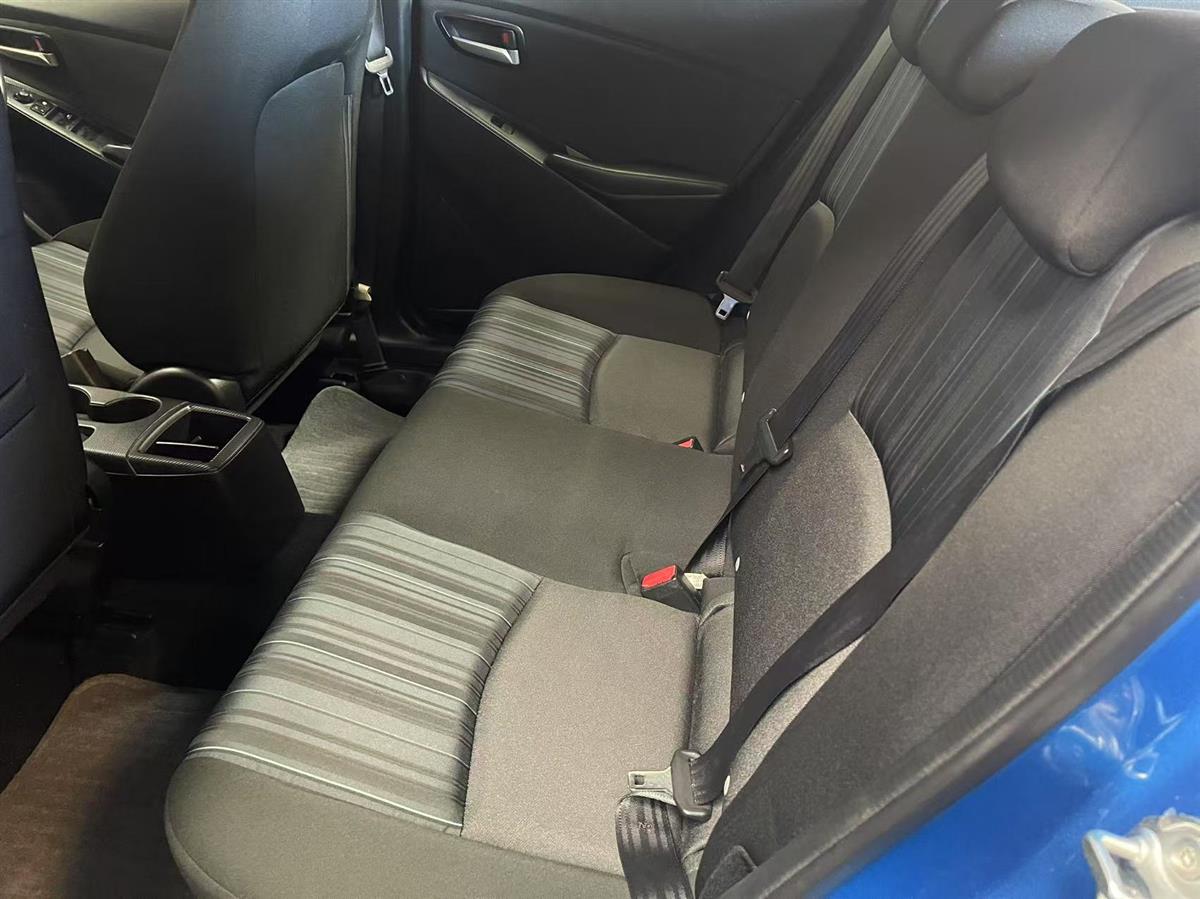 2015 Mazda Demio thumbnail
