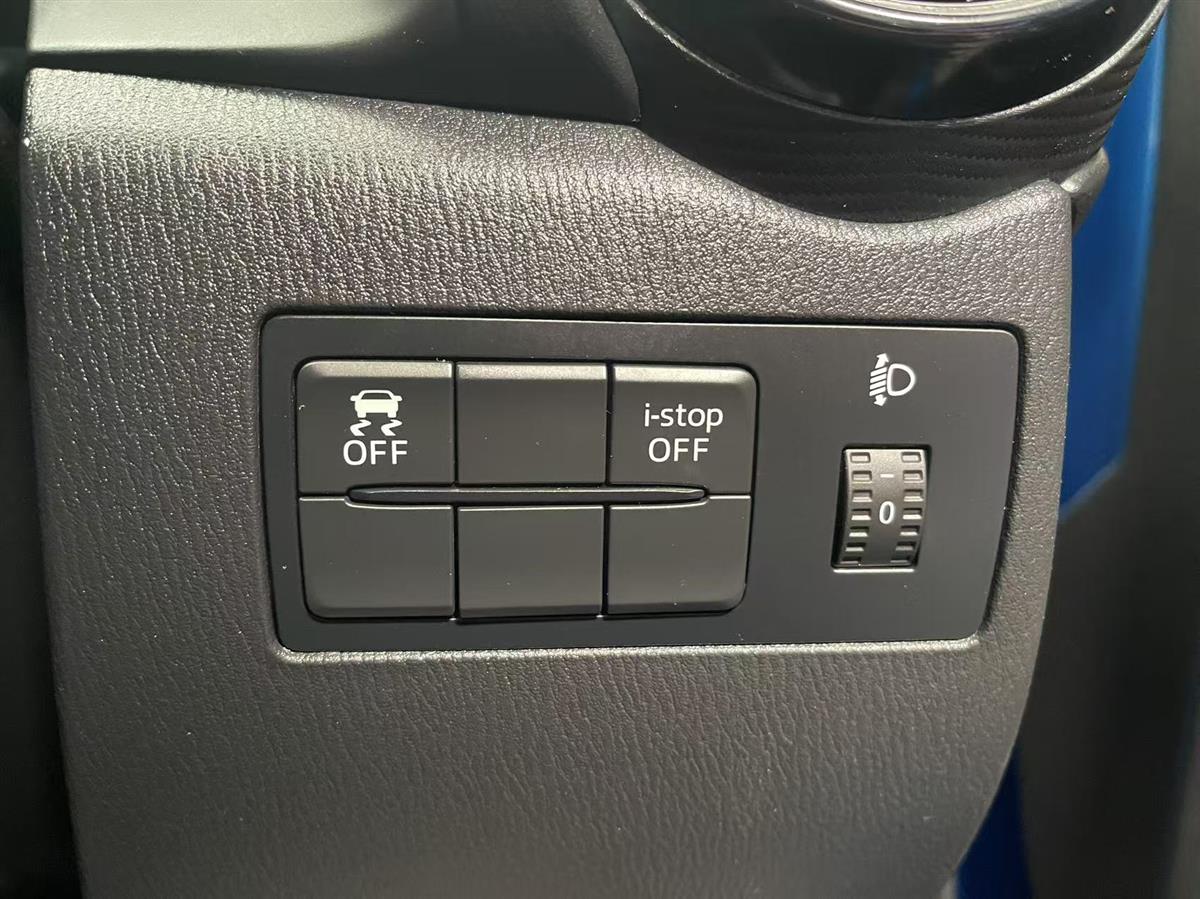 2015 Mazda Demio thumbnail