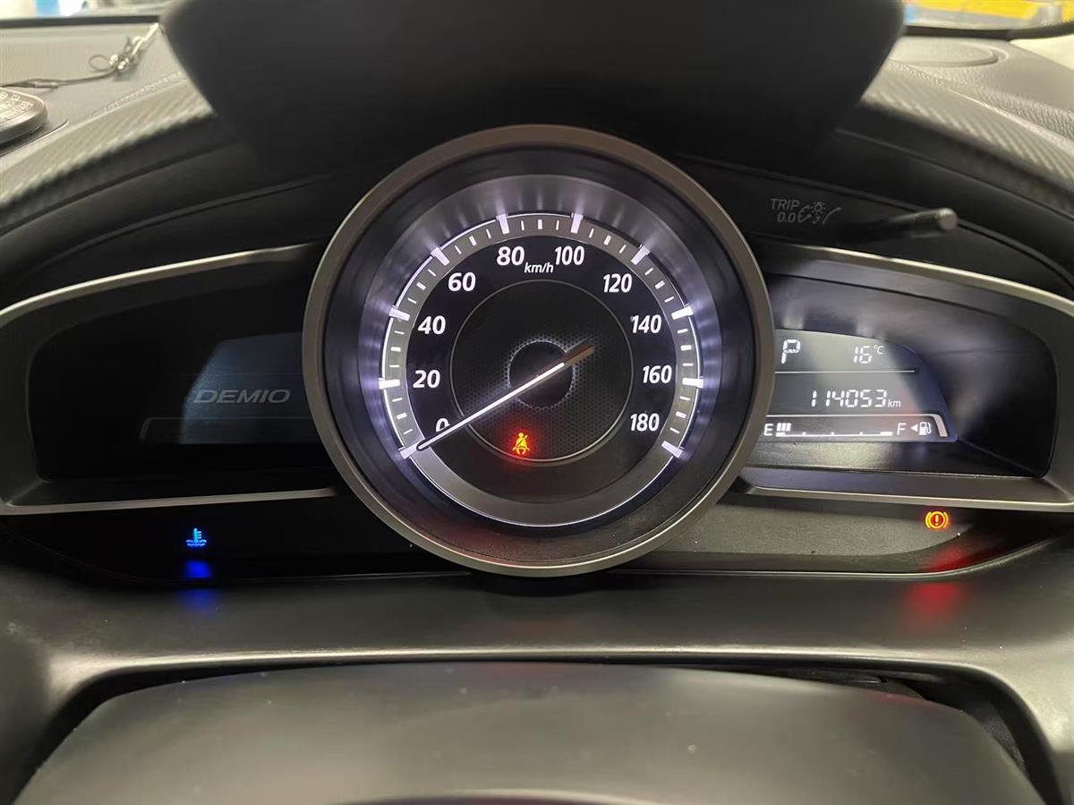 2015 Mazda Demio thumbnail