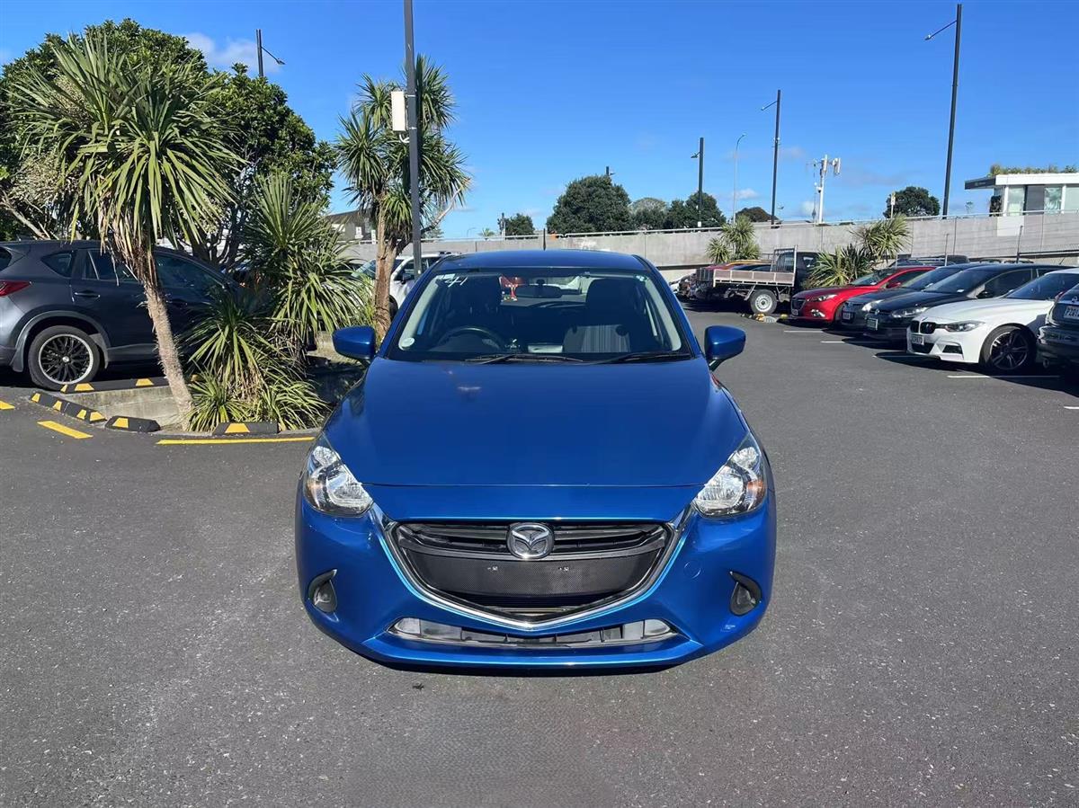 2015 Mazda Demio thumbnail