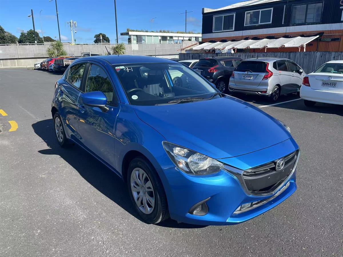 2015 Mazda Demio thumbnail