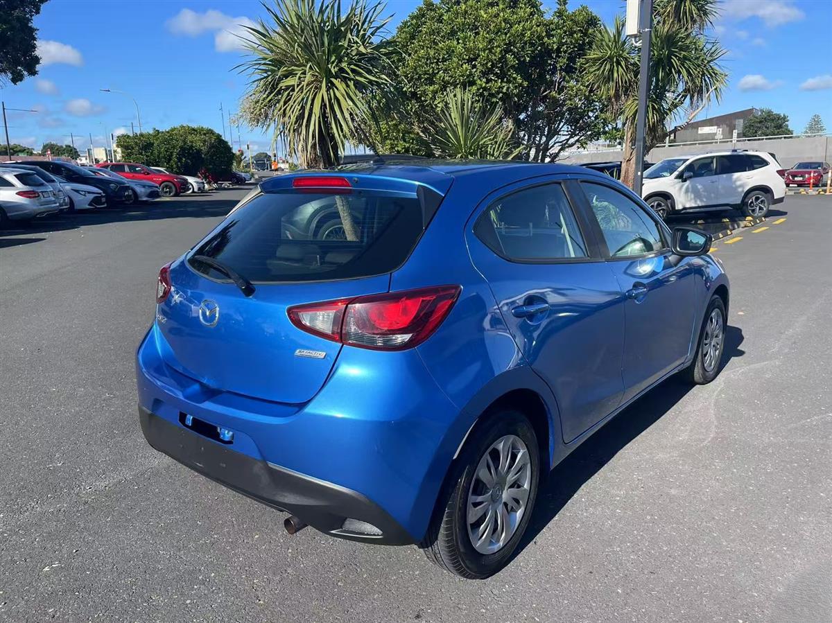 2015 Mazda Demio thumbnail