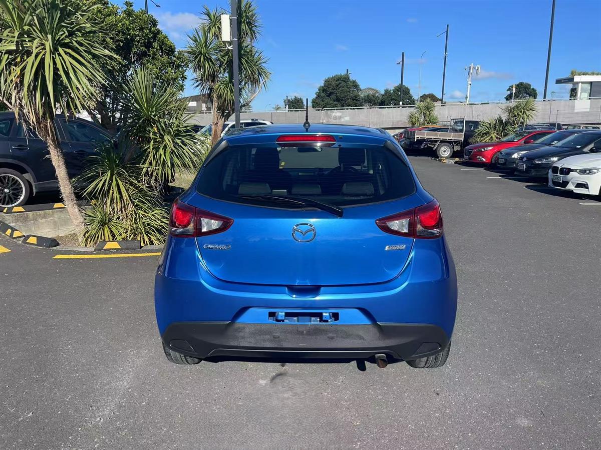 2015 Mazda Demio thumbnail