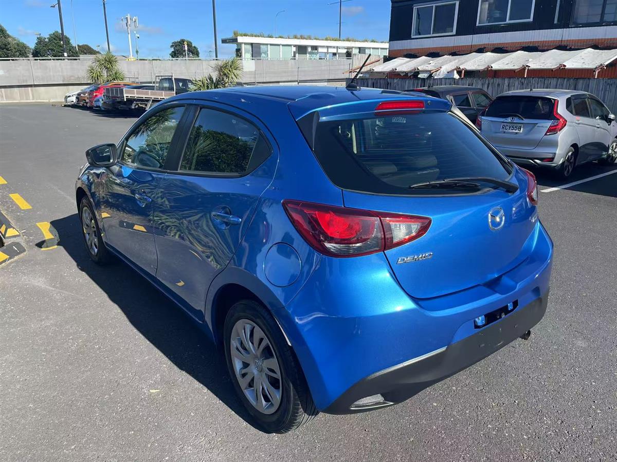 2015 Mazda Demio thumbnail