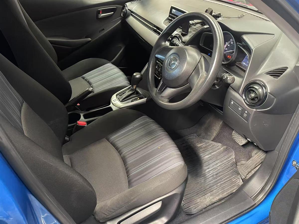 2015 Mazda Demio thumbnail