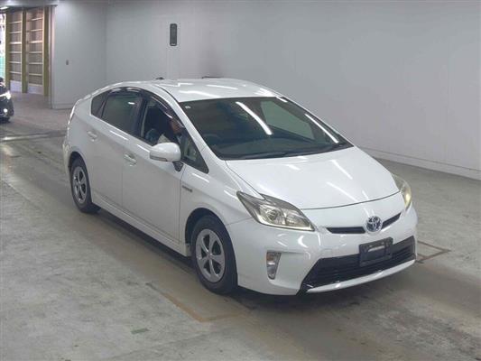 2013 Toyota Prius thumbnail