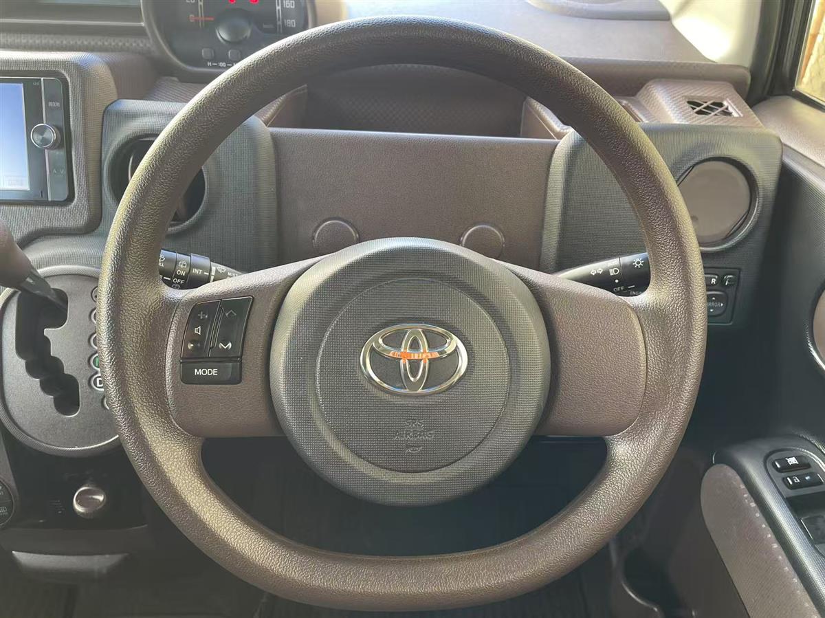 2013 Toyota Spade thumbnail