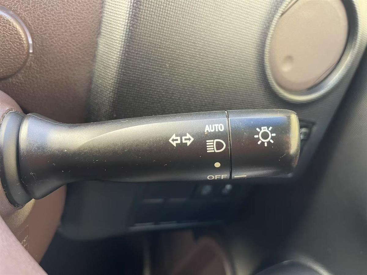 2013 Toyota Spade thumbnail