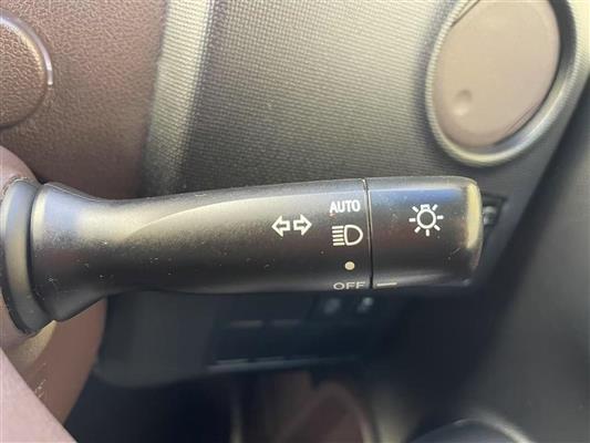2013 Toyota Spade thumbnail