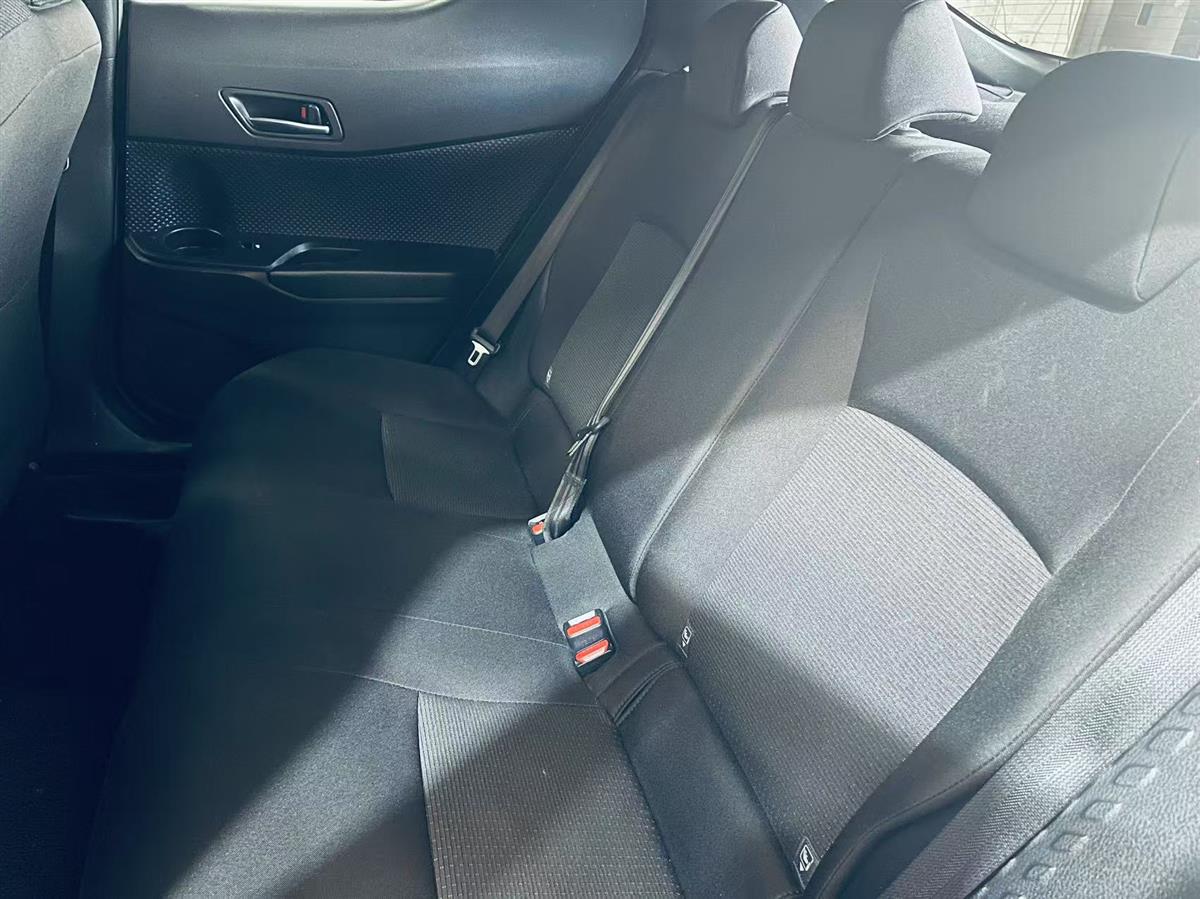 2017 Toyota C-HR thumbnail