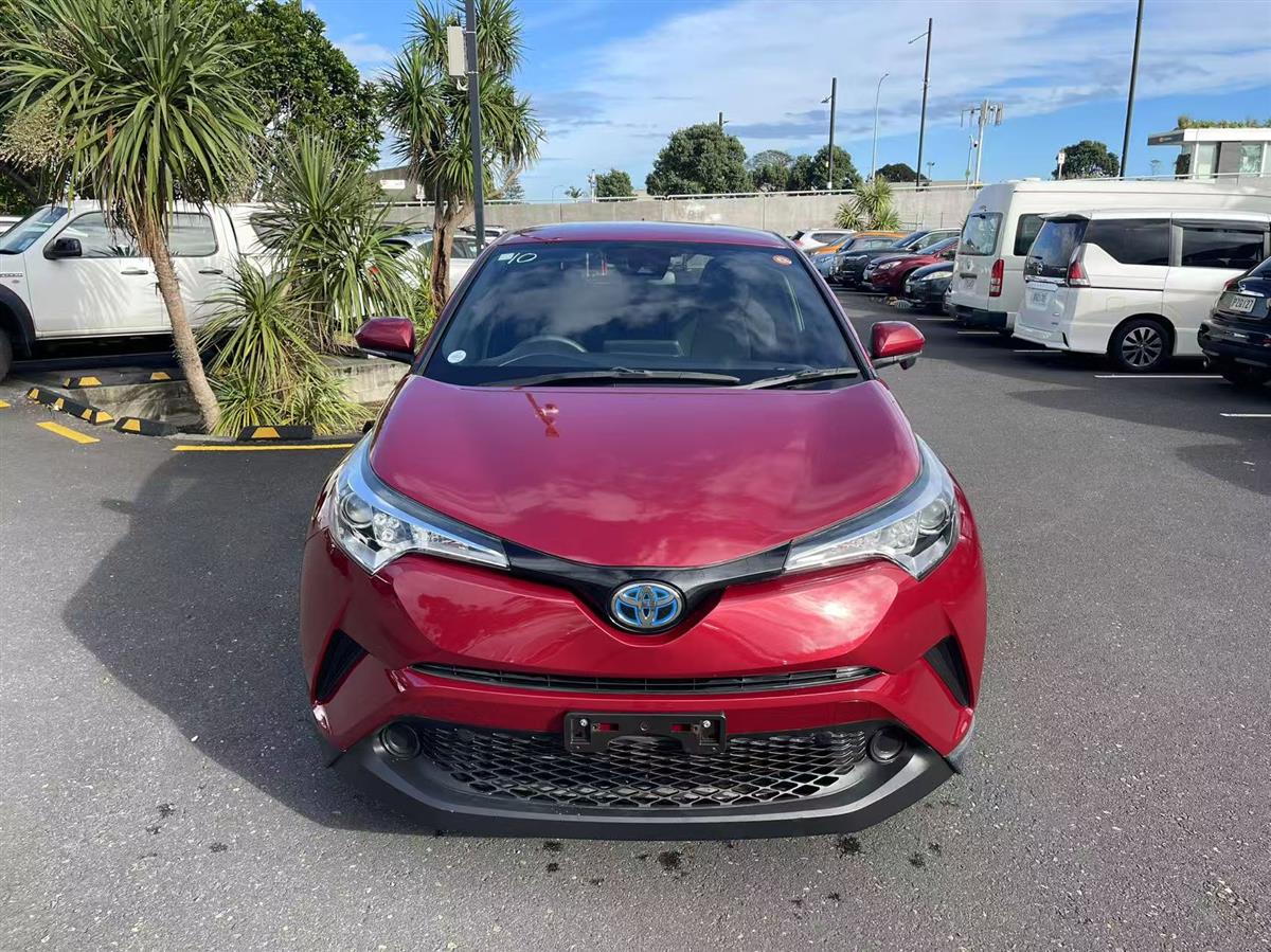 2017 Toyota C-HR thumbnail