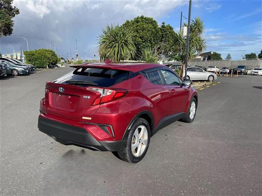 2017 Toyota C-HR thumbnail