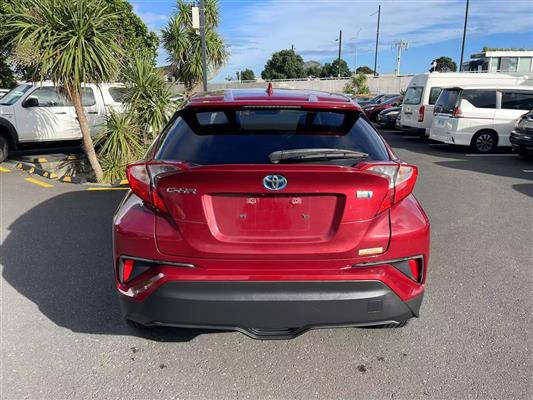 2017 Toyota C-HR thumbnail