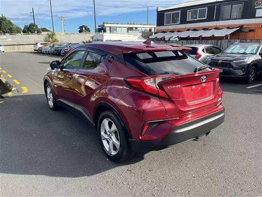 2017 Toyota C-HR thumbnail