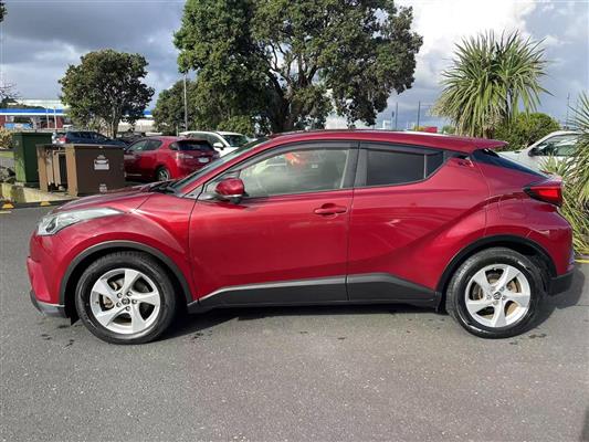 2017 Toyota C-HR thumbnail