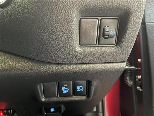 2017 Toyota C-HR thumbnail