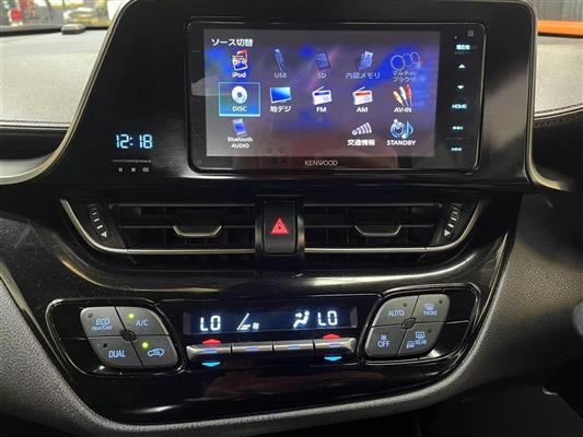 2017 Toyota C-HR thumbnail