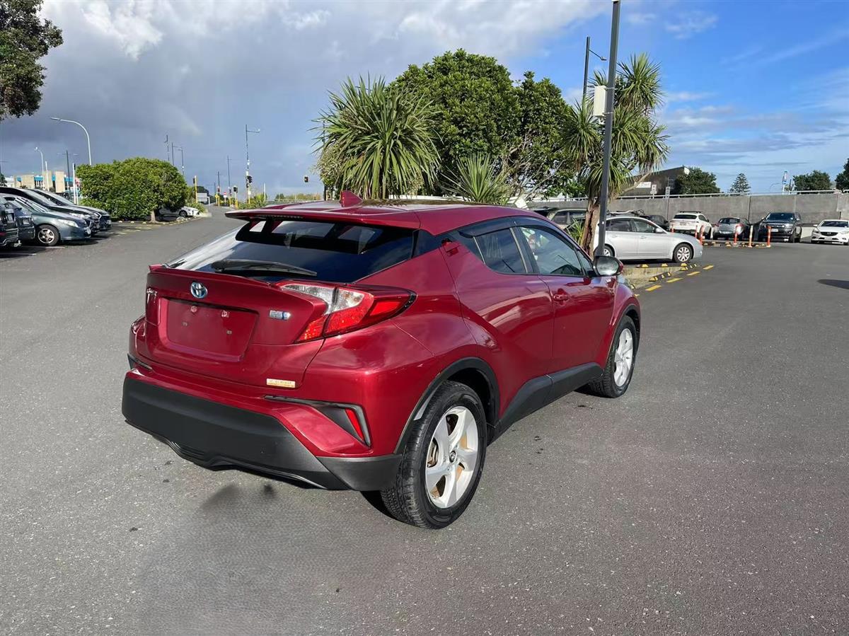 2017 Toyota C-HR thumbnail