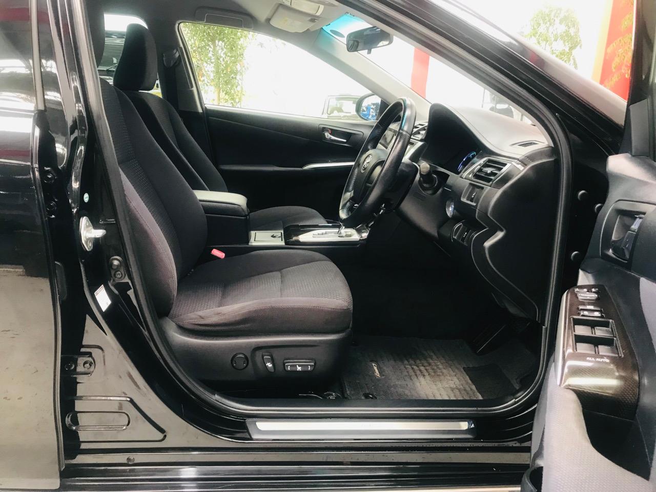 2012 Toyota Camry thumbnail