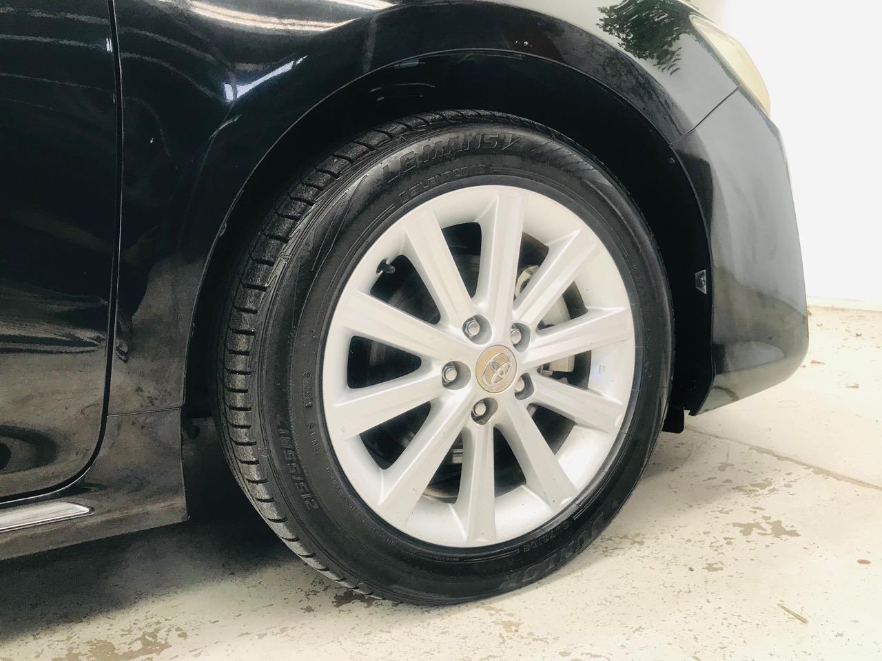 2012 Toyota Camry thumbnail