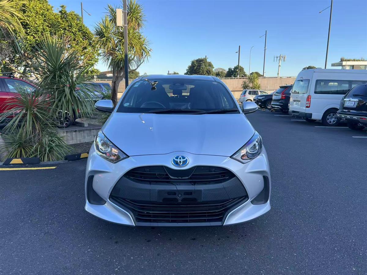 2021 Toyota Yaris thumbnail