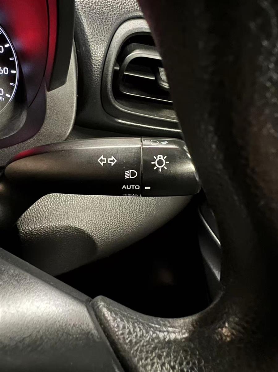 2021 Toyota Yaris thumbnail