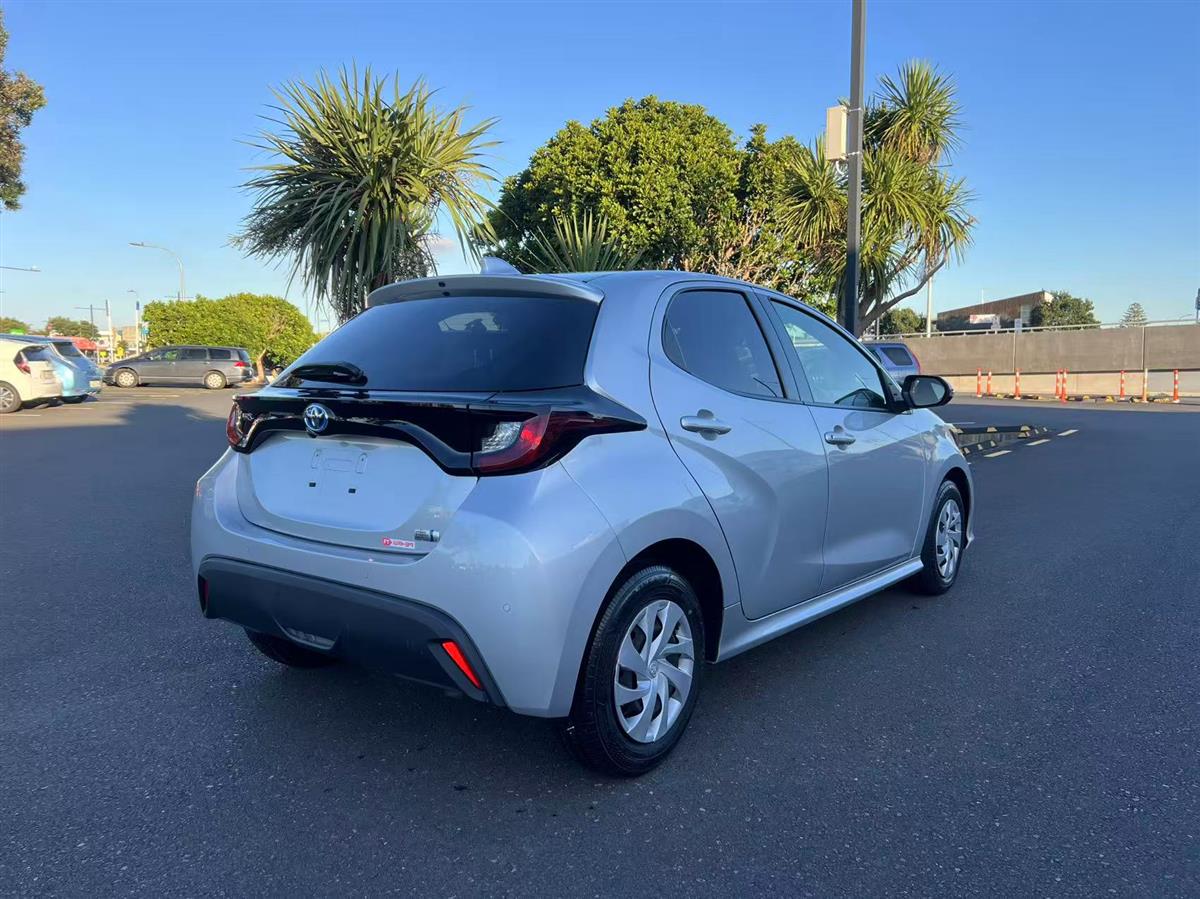 2021 Toyota Yaris thumbnail