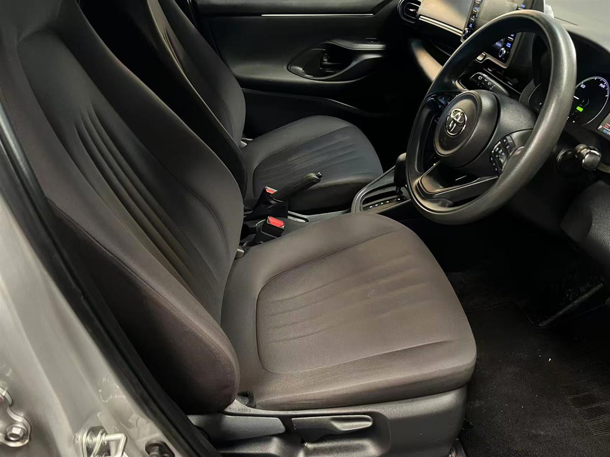 2021 Toyota Yaris thumbnail