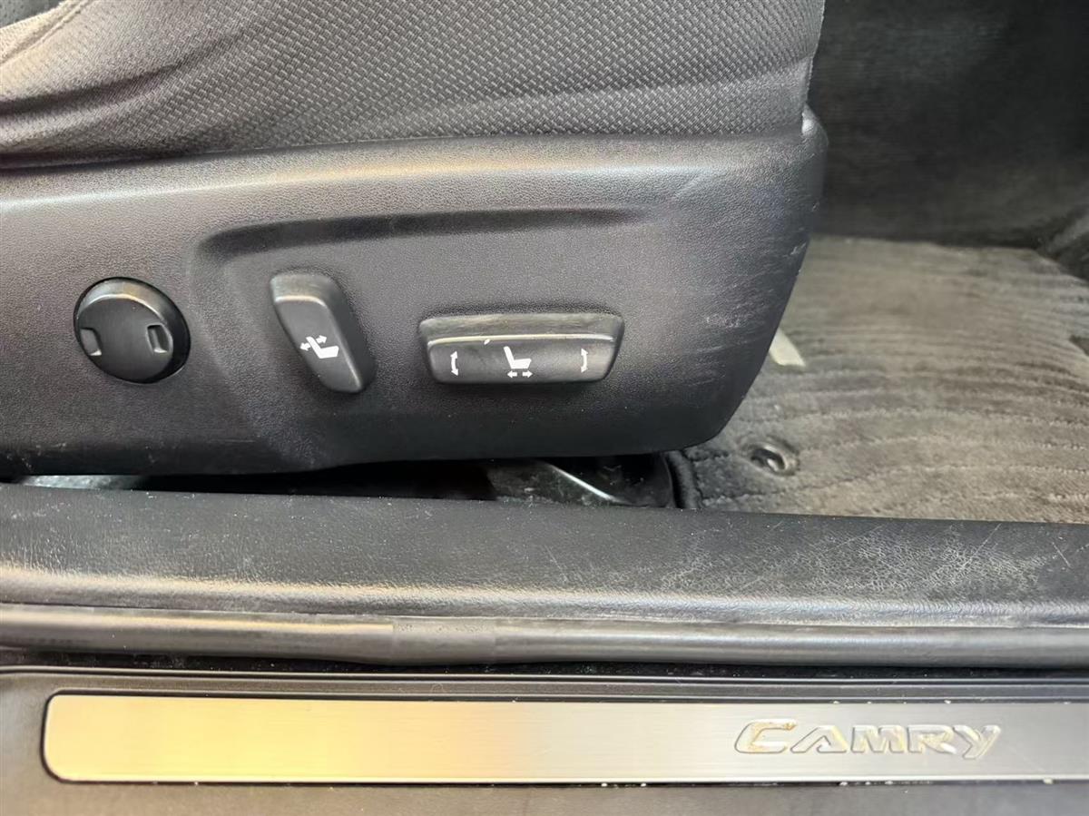 2012 Toyota Camry thumbnail