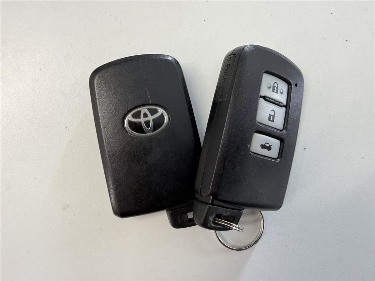 2012 Toyota Camry thumbnail