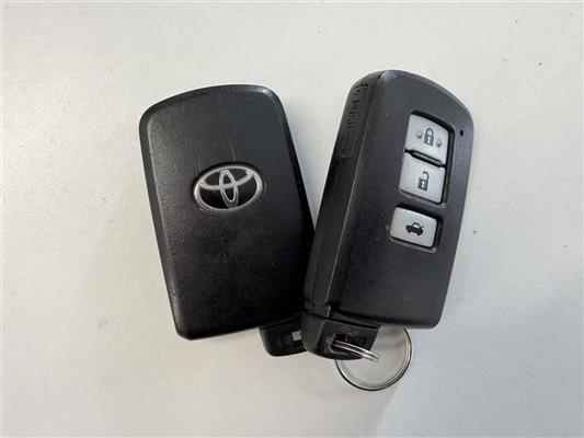 2012 Toyota Camry thumbnail