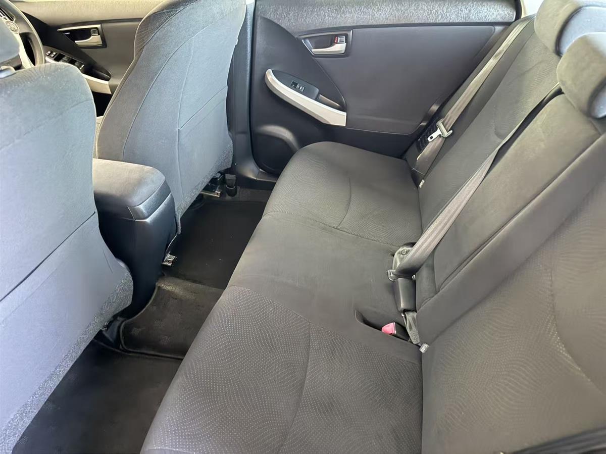 2014 Toyota Prius thumbnail