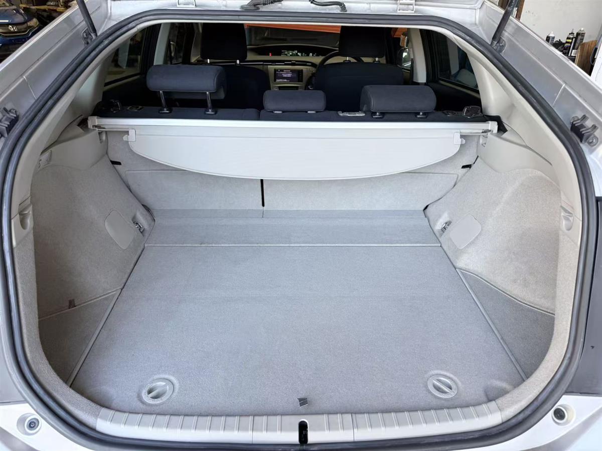 2014 Toyota Prius thumbnail