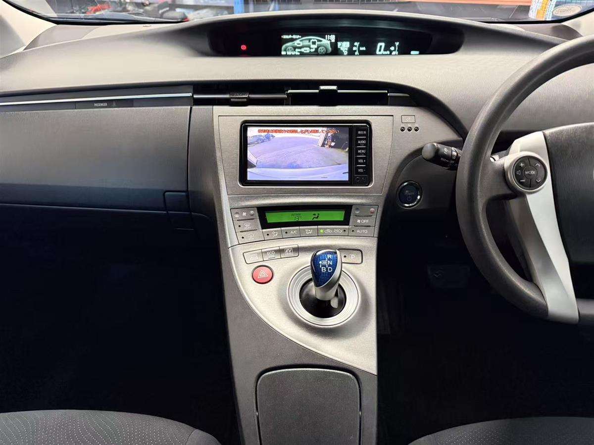 2014 Toyota Prius thumbnail