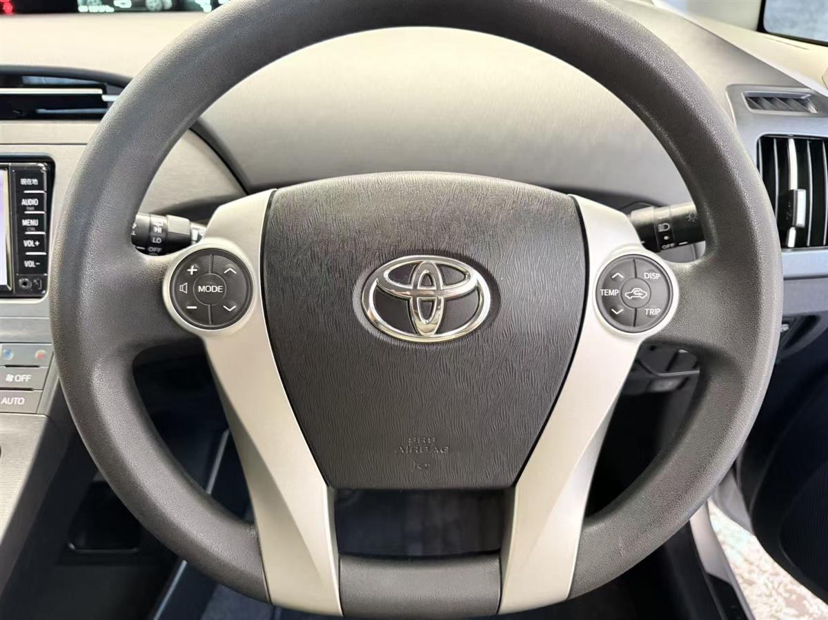 2014 Toyota Prius thumbnail