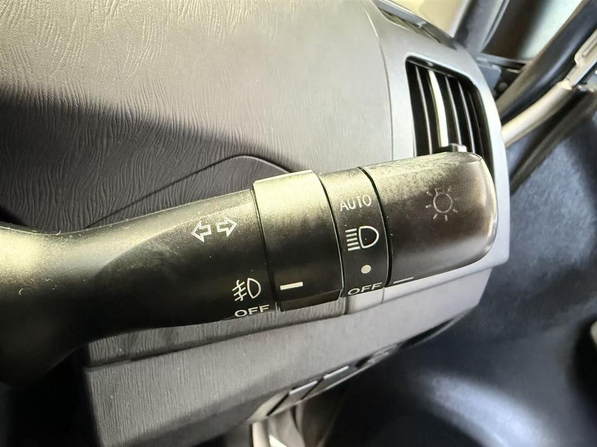 2014 Toyota Prius thumbnail