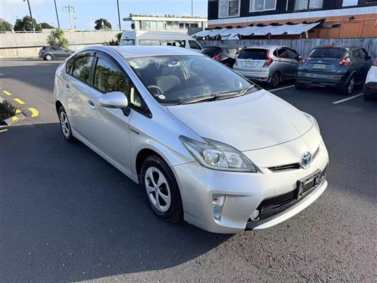2014 Toyota Prius thumbnail