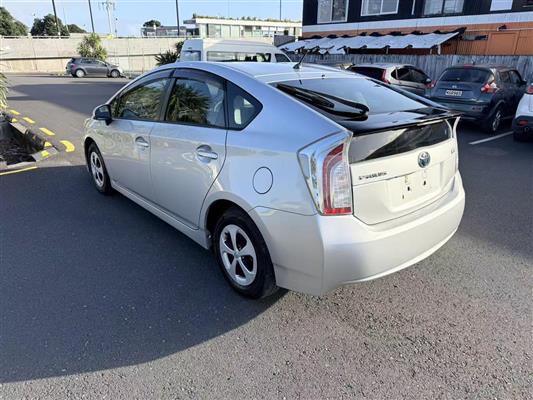 2014 Toyota Prius thumbnail