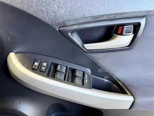 2014 Toyota Prius thumbnail
