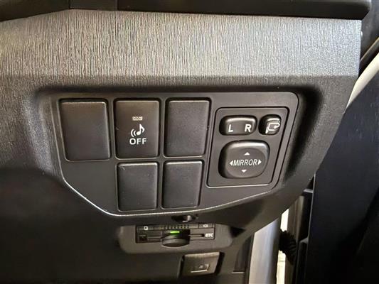 2014 Toyota Prius thumbnail