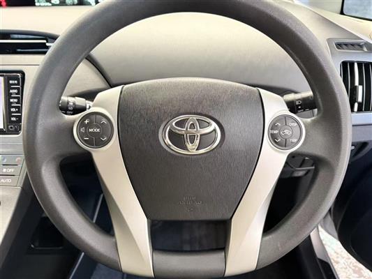 2014 Toyota Prius thumbnail