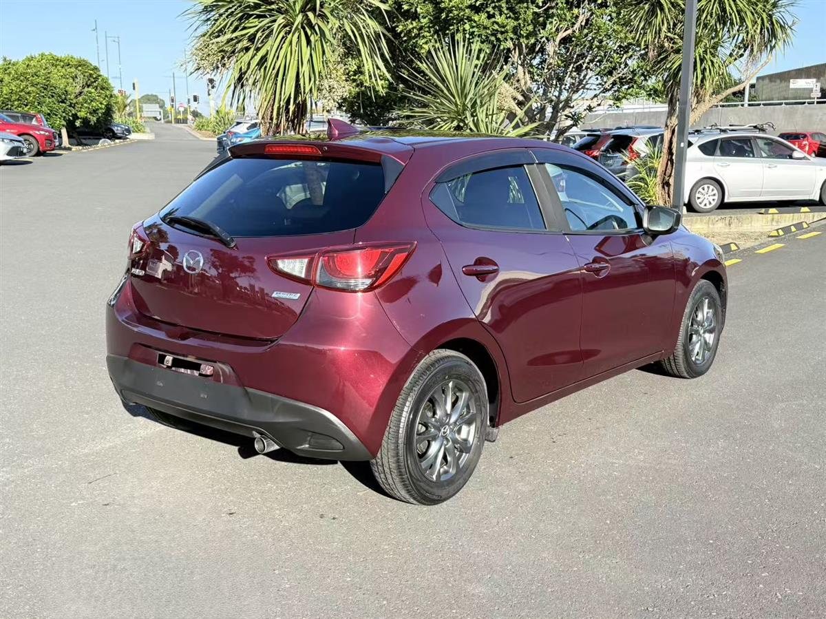 2017 Mazda Demio thumbnail