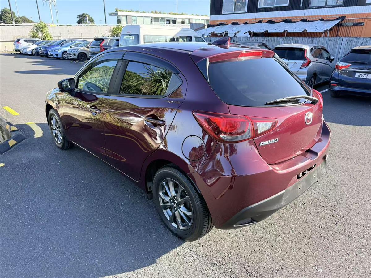 2017 Mazda Demio thumbnail