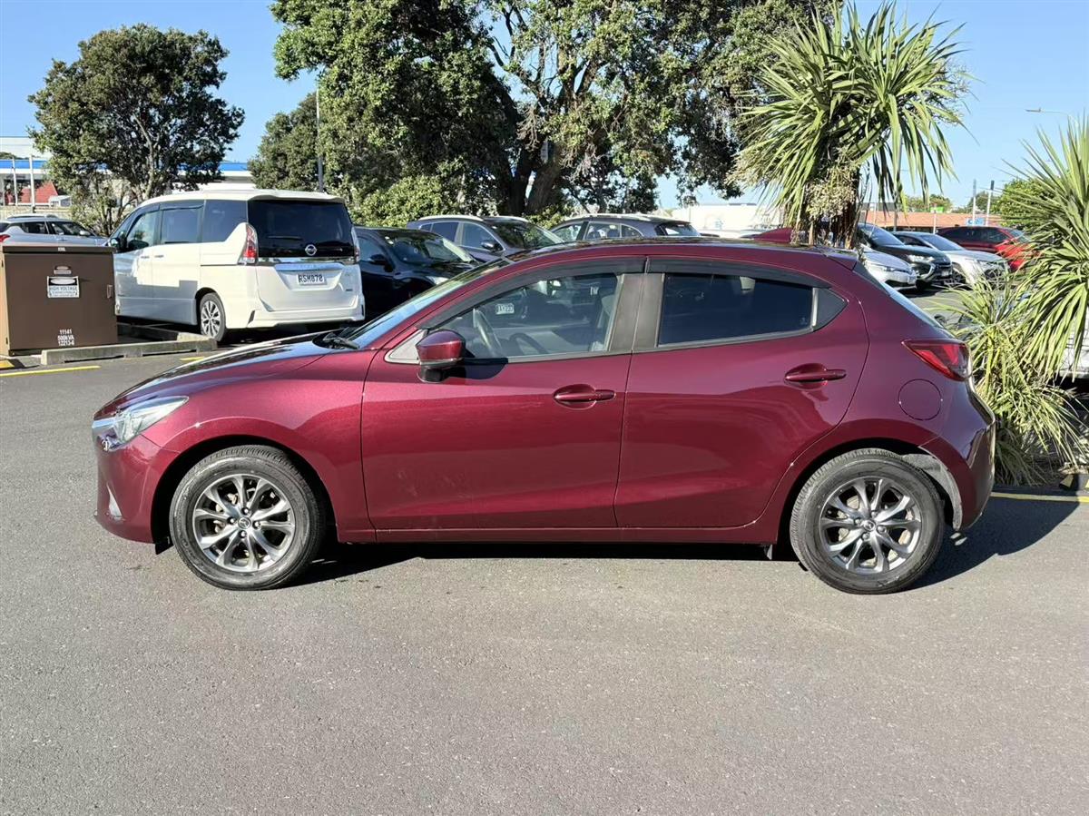 2017 Mazda Demio thumbnail